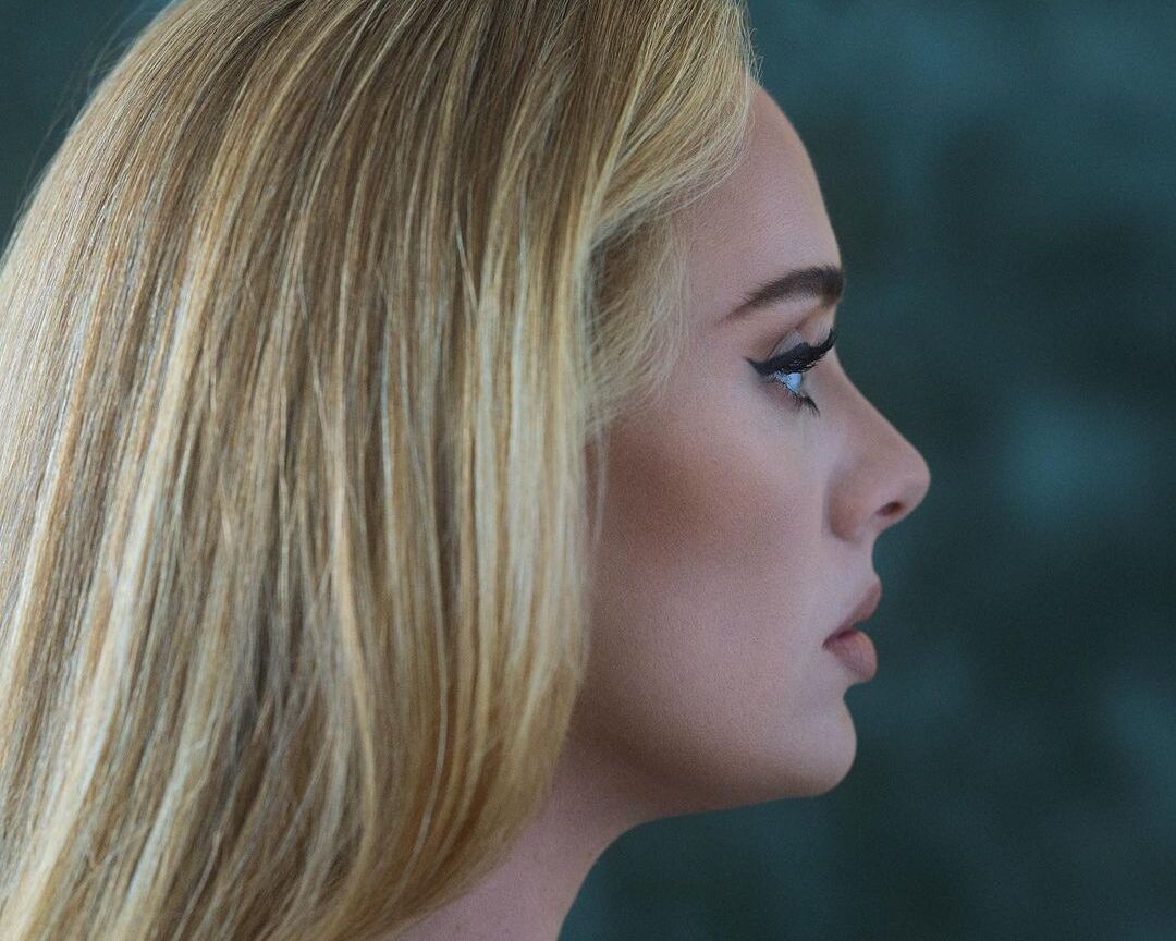 Adele estrena su nuevo sencillo “Easy on me”