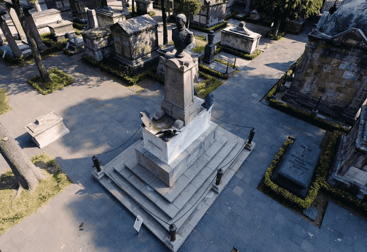 Museo Panteón San Fernando: camina entre tumbas y mausoleos