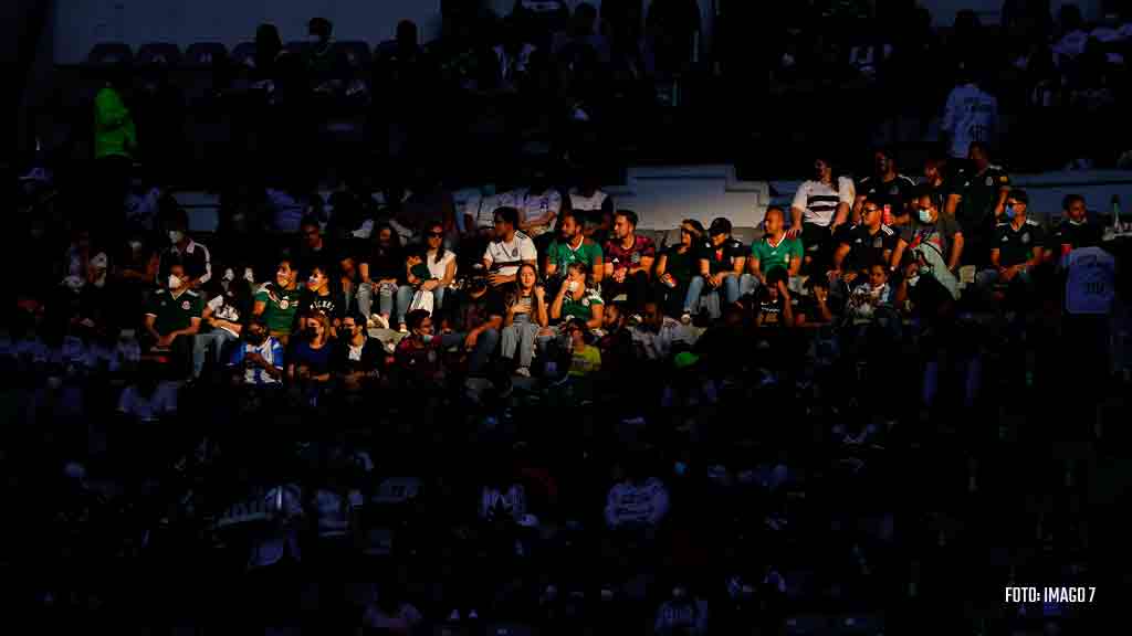Selección Mexicana: Hubo violencia en tribunas del Estadio Azteca