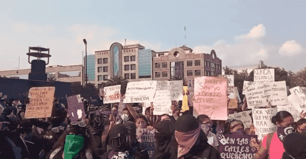 Mujeres toman calles de CDMX para protestar contra violencia de género