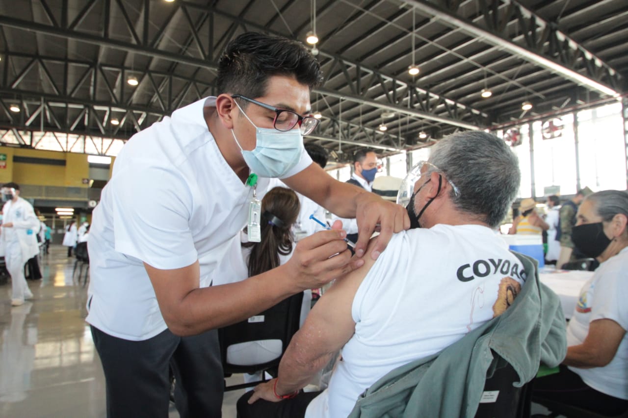 COVID-19: Vacunación a rezagados será permanente en CDMX
