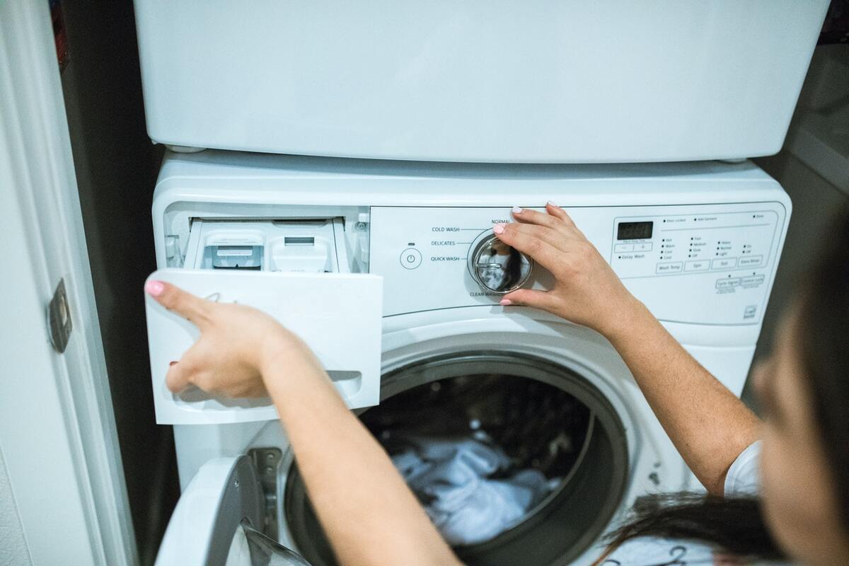 El truco más efectivo quitar el olor a humedad de la lavadora |