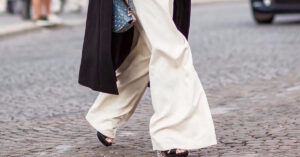 Maneras de usar pantalones acampanados para estilizar tu figura