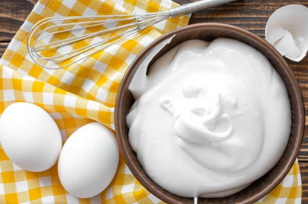 Cómo preparar crema casera de cáscara de huevo para reducir arrugas