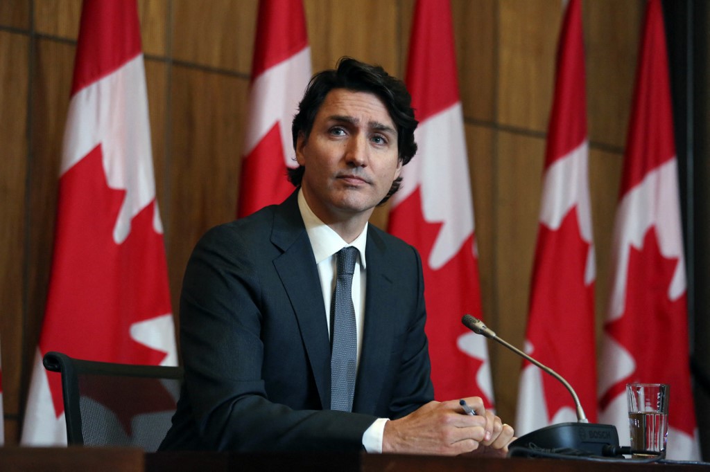 Justin Trudeau da positivo a COVID-19; está aislado