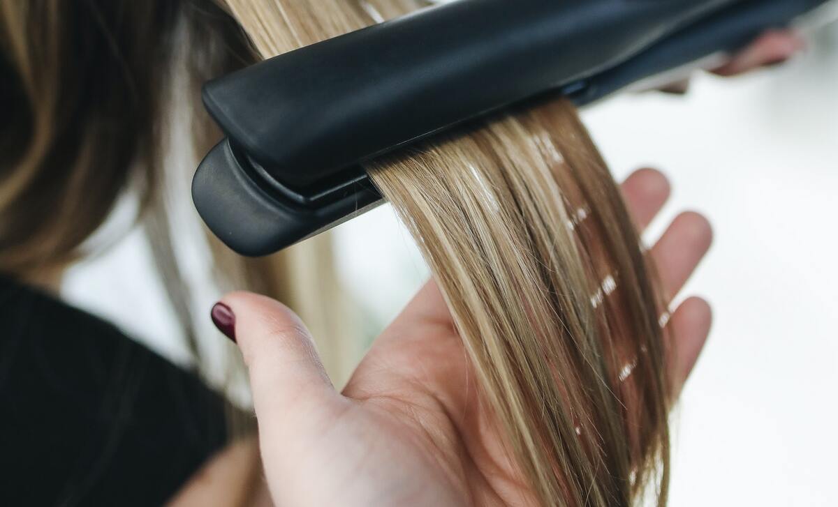 Peinados fáciles y elegantes que puedes hacer con tu plancha de pelo
