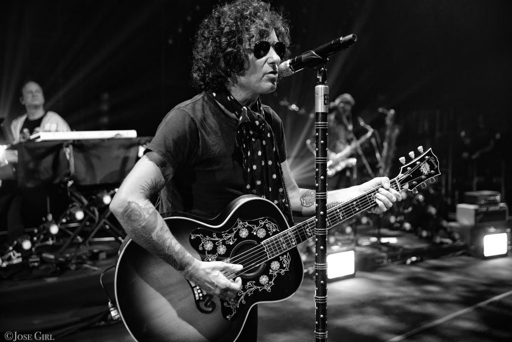 enrique-bunbury-se-retira-de-los-escenarios-por-problemas-de-salud