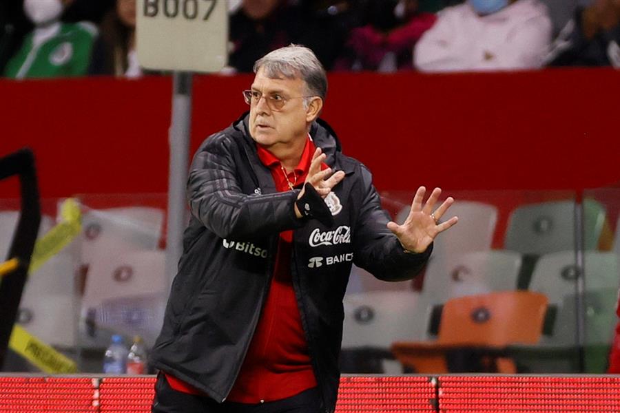 Martino defiende ausencia de ‘Chicharito’ en convocatoria: ‘No está porque el entrenador no lo eligió’