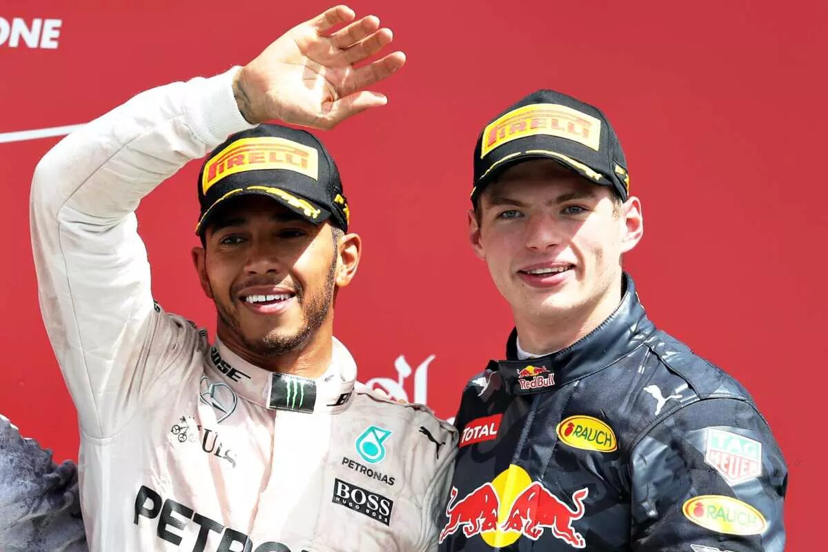 Lewis Hamilton llamó ‘aprovechado’ a Max Verstappen