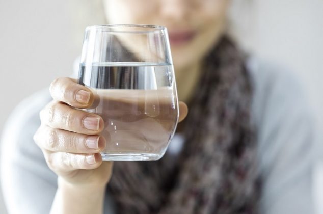 Conoce los beneficios de beber agua alcalina, así ayuda a tu cuerpo