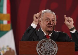 AMLO critica campaña de famosos contra el Tren Maya