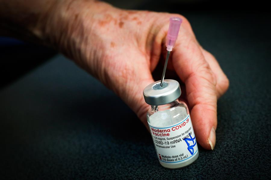 Moderna inicia ensayos clínicos de vacuna ‘combinada’ contra ómicron