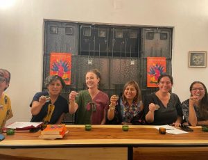 Mujeres mezcaleras lanzan un libro con sus historias de vida