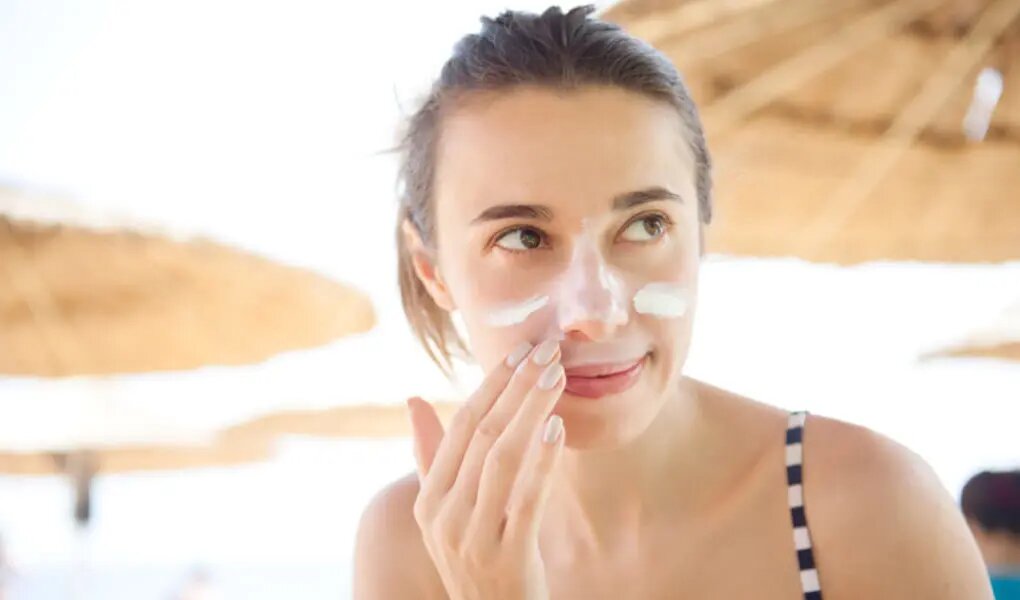 Los beneficios de usar bloqueador solar en tu rostro todos los días