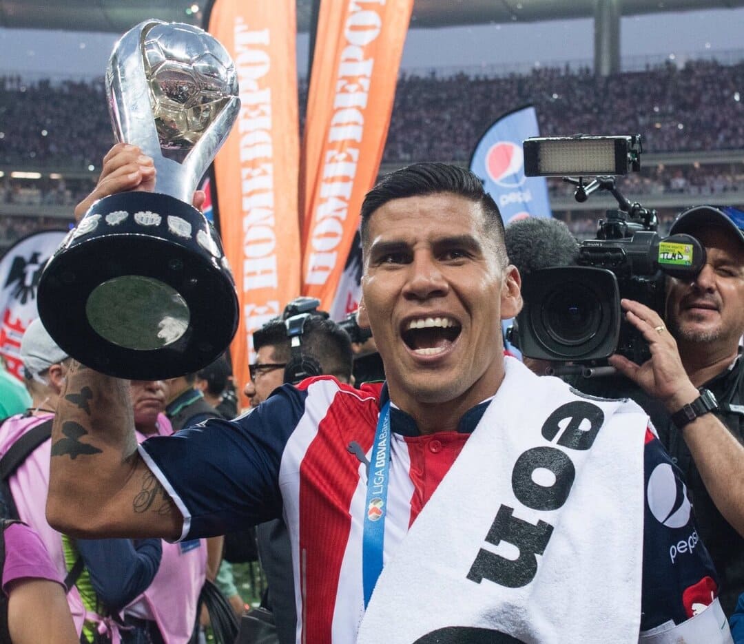 Carlos Salcido: El futbolista que se bajó el salario por amor a Chivas