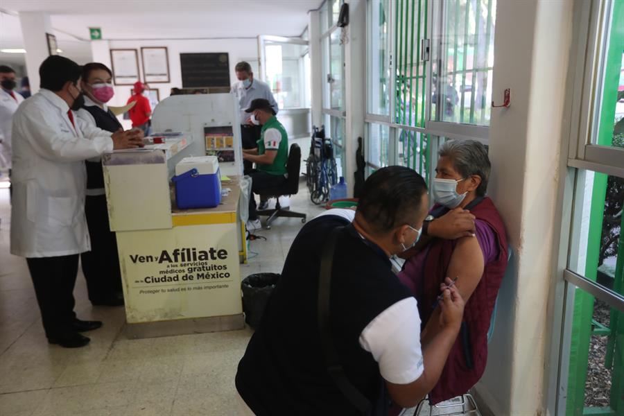 México inicia vacunación masiva de refuerzo contra COVID-19 a nivel nacional