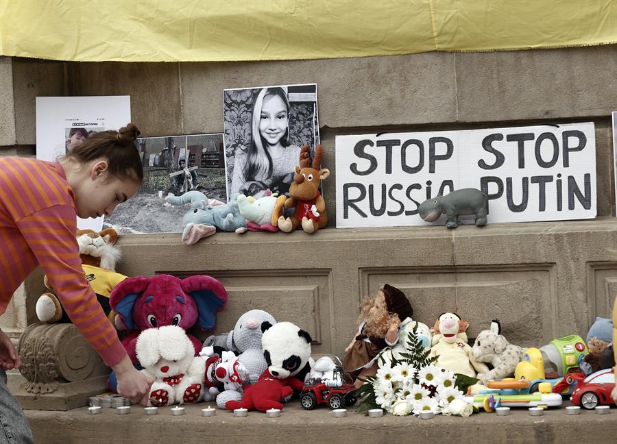 Parlamento de Ucrania estima la muerte de al menos 183 niños tras invasión rusa
