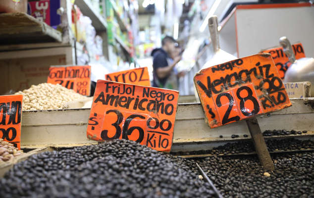 AMLO anuncia ‘plan antiinflación’, busca bajar precios en productos de canasta básica