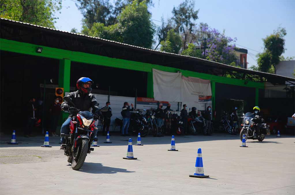 Semovi inicia su primera motoescuela gratuita en la CDMX