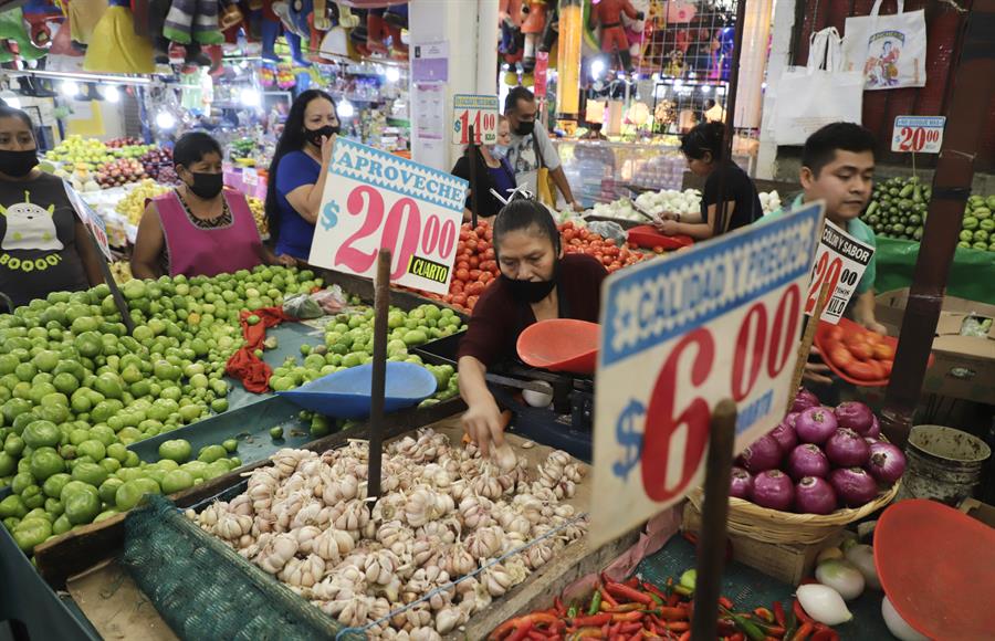 Gobierno y empresas se alían para frenar la elevada inflación en México