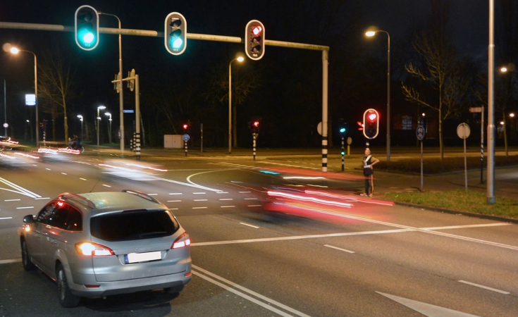 Tips con los que podrías evitar ser víctima de asalto en los semáforos si viajas en coche