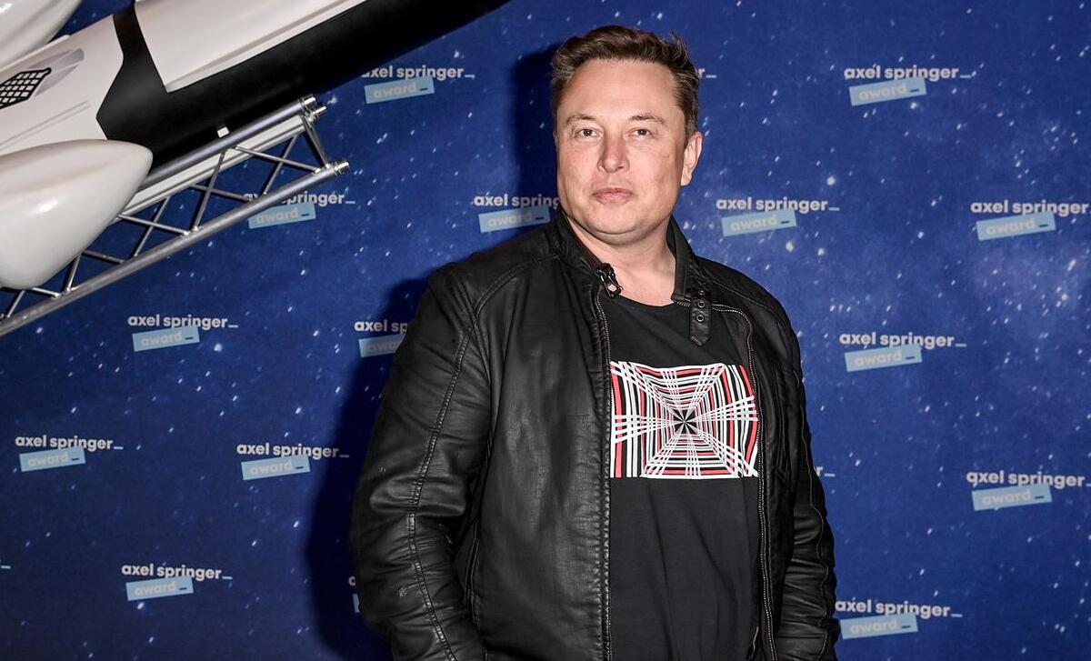 Elon Musk amenaza con no comprar Twitter por cuentas falsas y spam