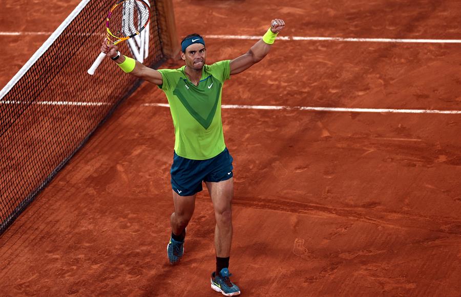 Rafael Nadal califica a su 14º final en Roland Garros tras el abandono de Zverev