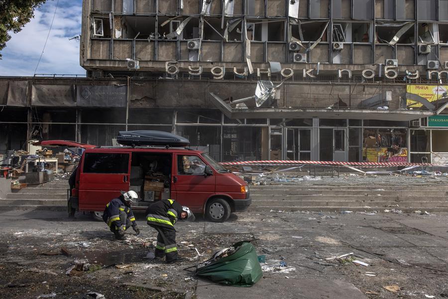 Ataques rusos con misiles en Ucrania deja al menos 23 muertos