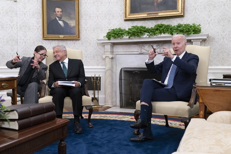 Biden pide paciencia ante demandas migratorias de AMLO