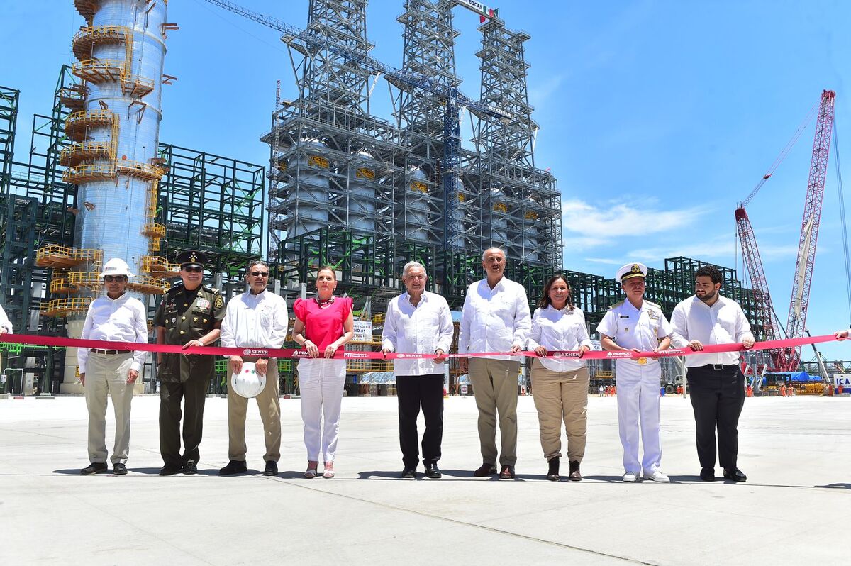 Inauguran refinería de Dos Bocas con promesa de refinar 340 mil barriles diarios