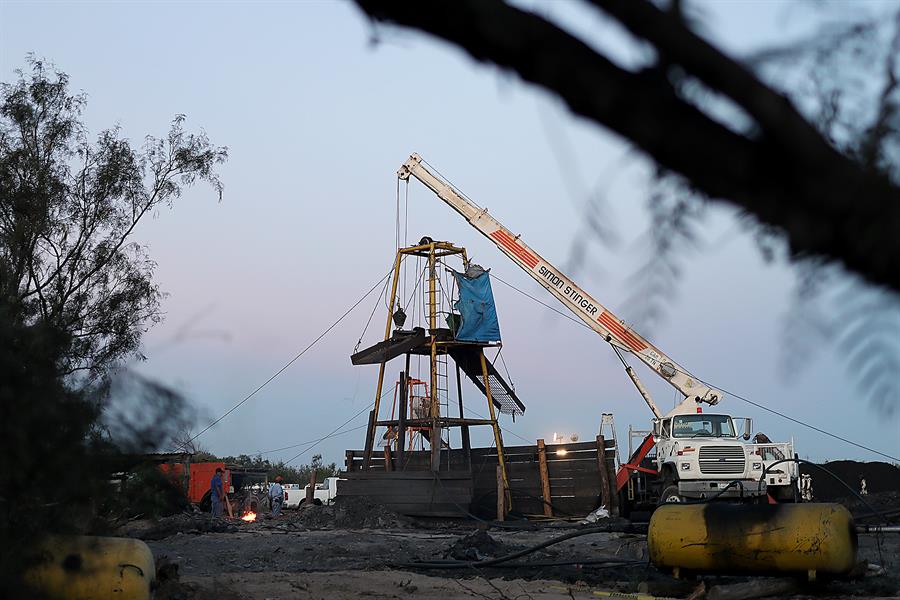 Derrumbe en mina de Coahuila deja 9 trabajadores atrapados, cuatro lograron salir