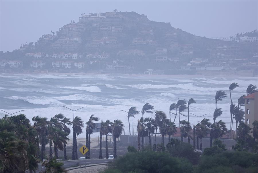 Roslyn evolucionó a huracán categoría 4, afectará estos estados de México