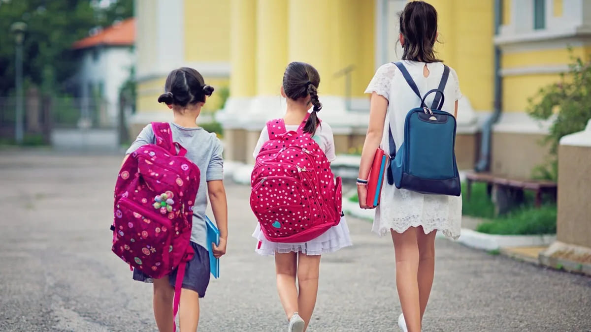 Mochila escolar no debe superar el 15% del peso corporal del niño: Médicos