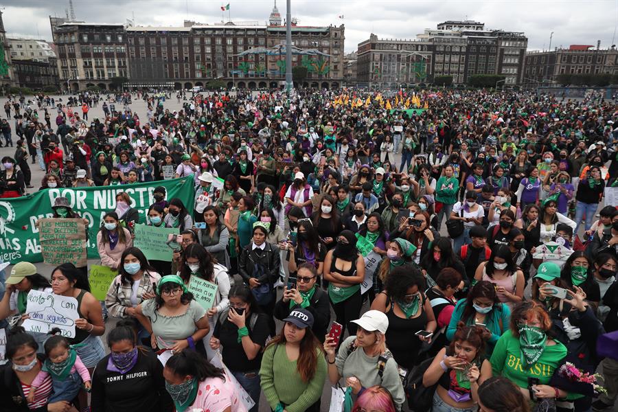 Mujeres toman las calles de México y exigen despenalización del aborto