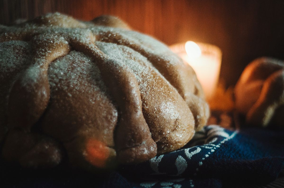 Bebidas con alcohol para acompañar el pan de muerto con amigos