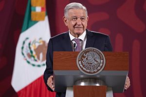 AMLO revela lista de ‘candidatos presidenciables opositores’