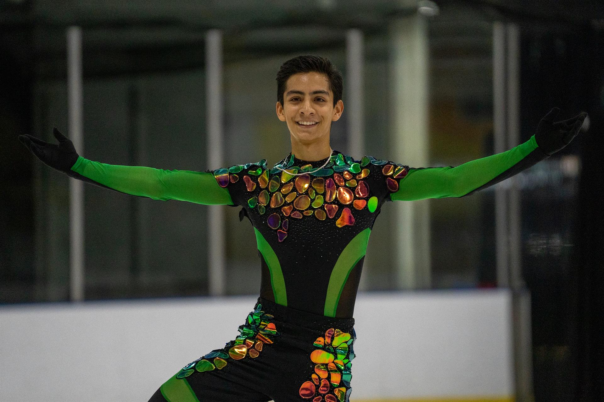El patinador artístico mexicano Donovan Carrillo, recibe premio en Nueva York