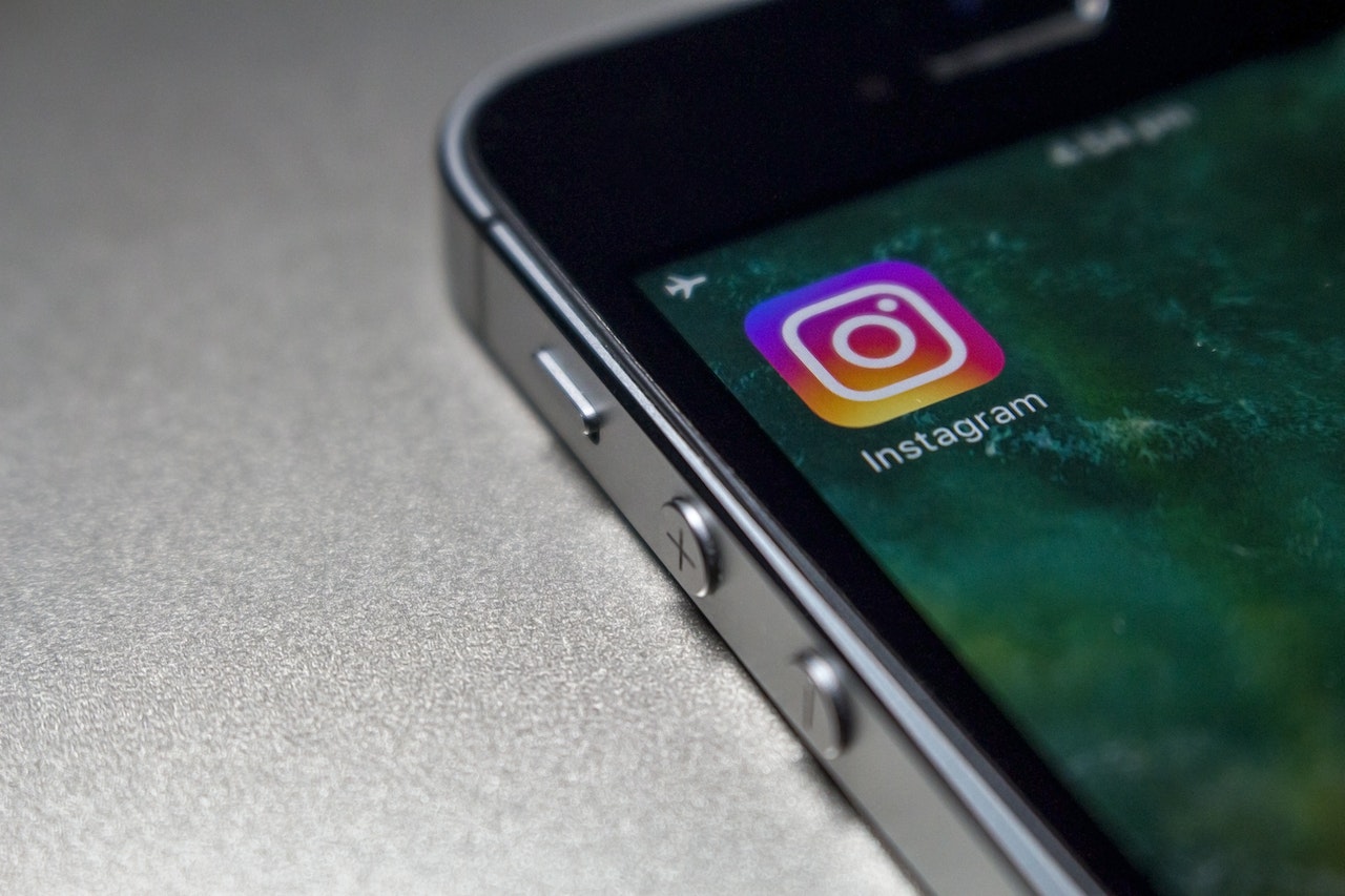 Instagram falla, bloquea por error millones de cuentas