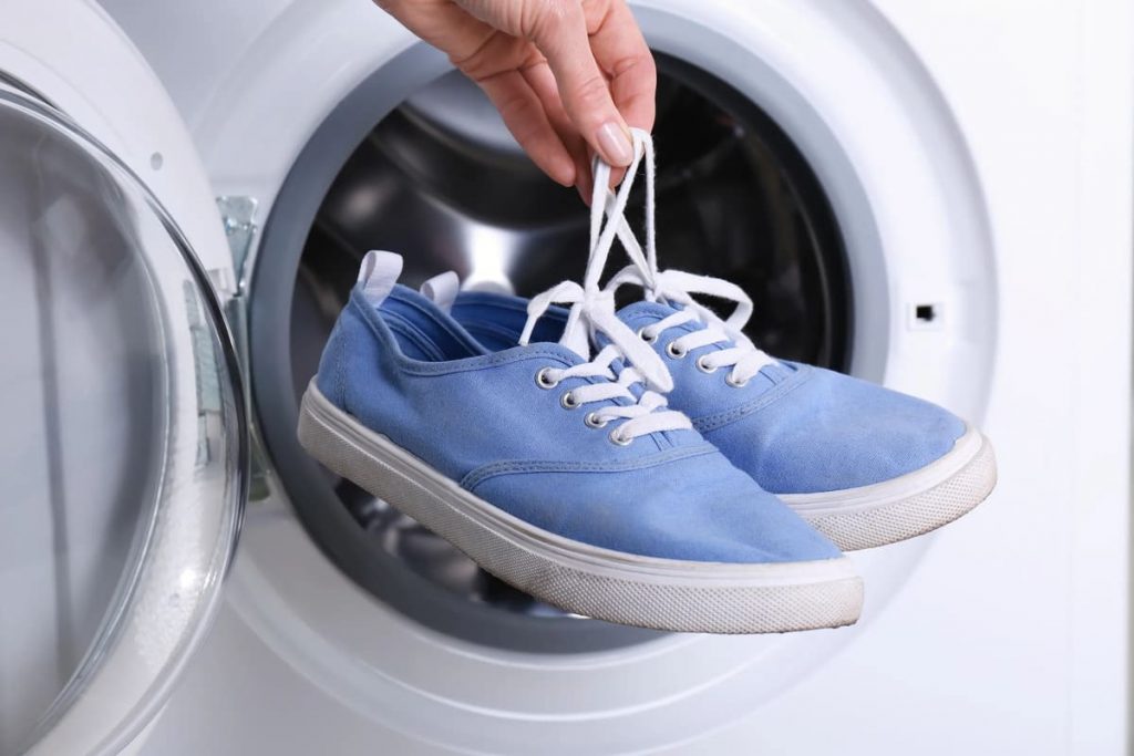 lavar-zapatillas-lavadora-2384903 (1) (1)