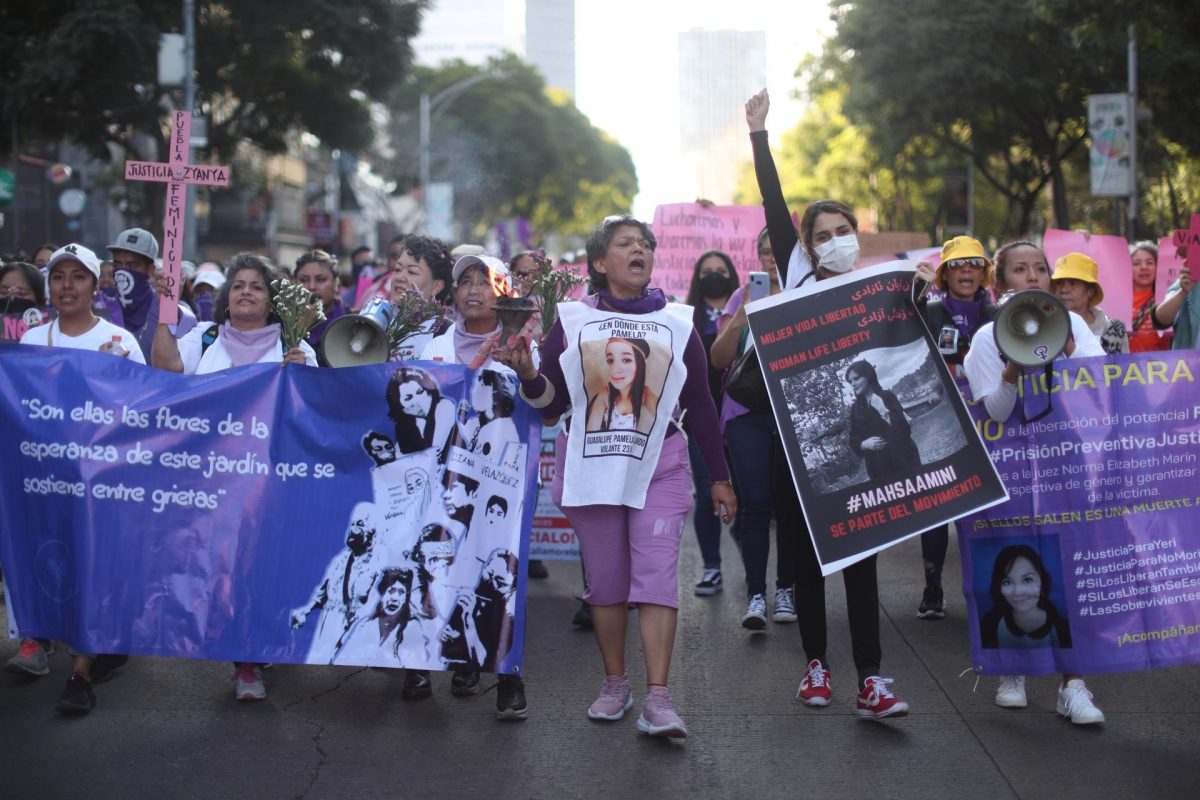 25N: Mujeres encabezan marcha contra la violencia de género en México