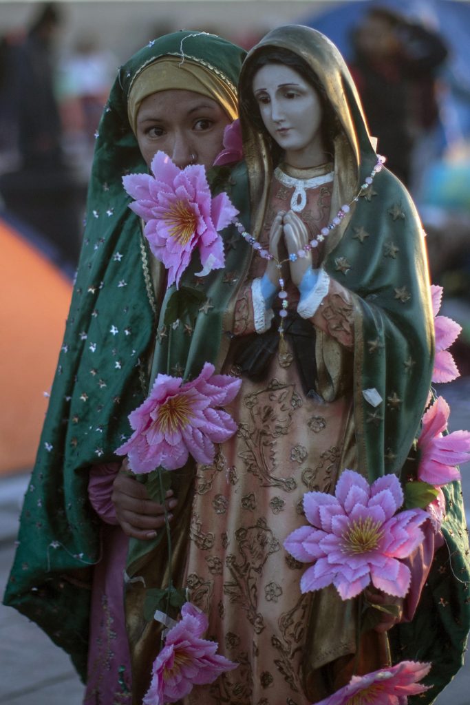 dia-de-la-virgen-de-guadalupe-miles-de-peregrinos-llegan-a-la-basilica-para-festejar-3