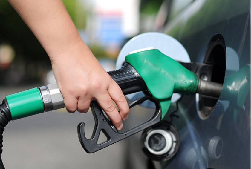 Los 10 autos que consumen menos gasolina para 2023