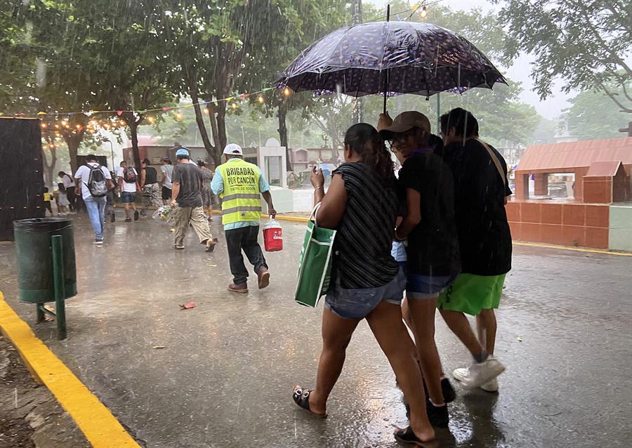 Pronóstico del tiempo: Monzón mexicano y nueva onda tropical continuarán generando lluvias