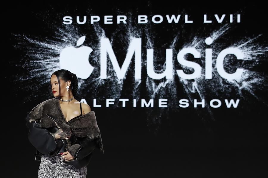 Super Bowl 2023: Rihanna regresa a los escenarios para show de medio tiempo