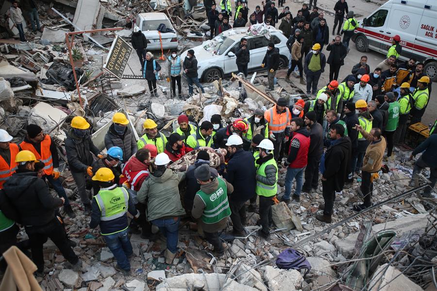 Sismo en Turquía y Siria: Suman más de 20 mil muertos por los terremotos