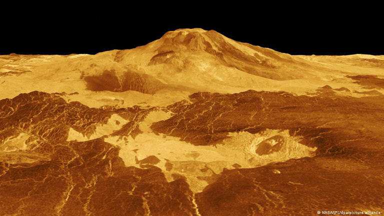Científicos descubren un volcán activo en planeta Venus