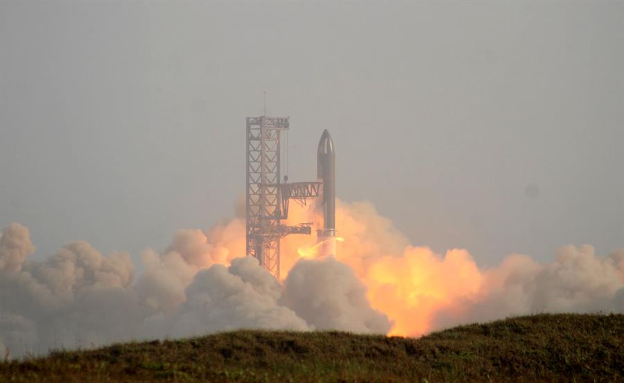 El gran cohete Starship de la empresa SpaceX explotó en los cielos de Texas pocos minutos después de un exitoso despegue por motivos todavía por determinar.
