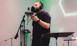 El Fantasma graba con orquesta sinfónica ¿dejará el regional?