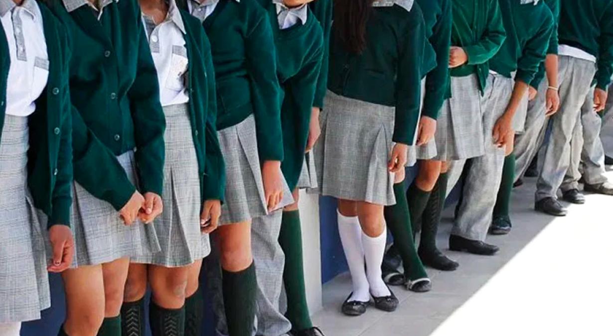 Aprueban uniforme neutro en escuelas de CDMX, alumnos decidirán entre pantalón y falda