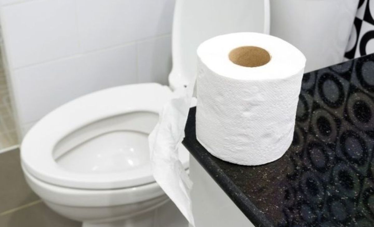 Los beneficios que tiene para tu hogar el remojar papel de baño con vinagre